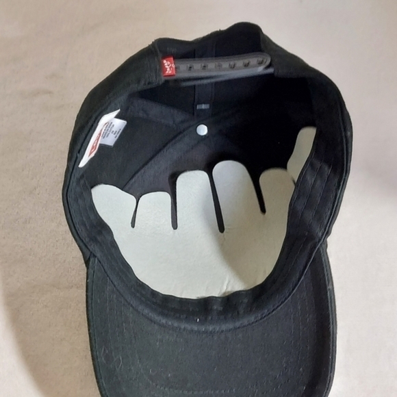 Levi's Black Snapback Baseball Cap Levi's Logo in bold letters Embroidered - Picture 9 of 10